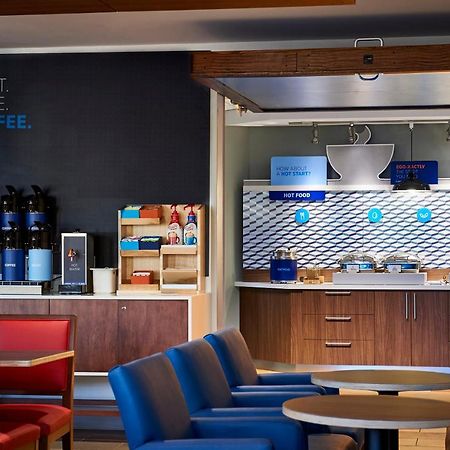 Holiday Inn Express & Suites - Madison West - Middleton By Ihg Dış mekan fotoğraf