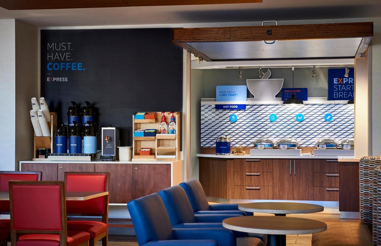 Holiday Inn Express & Suites - Madison West - Middleton By Ihg Dış mekan fotoğraf