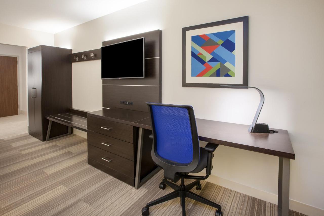 Holiday Inn Express & Suites - Madison West - Middleton By Ihg Dış mekan fotoğraf