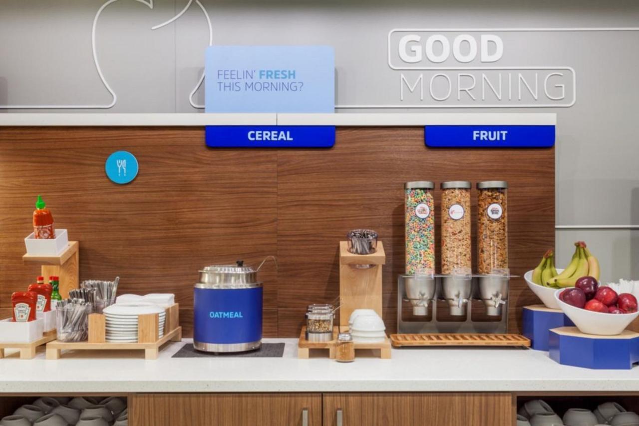 Holiday Inn Express & Suites - Madison West - Middleton By Ihg Dış mekan fotoğraf