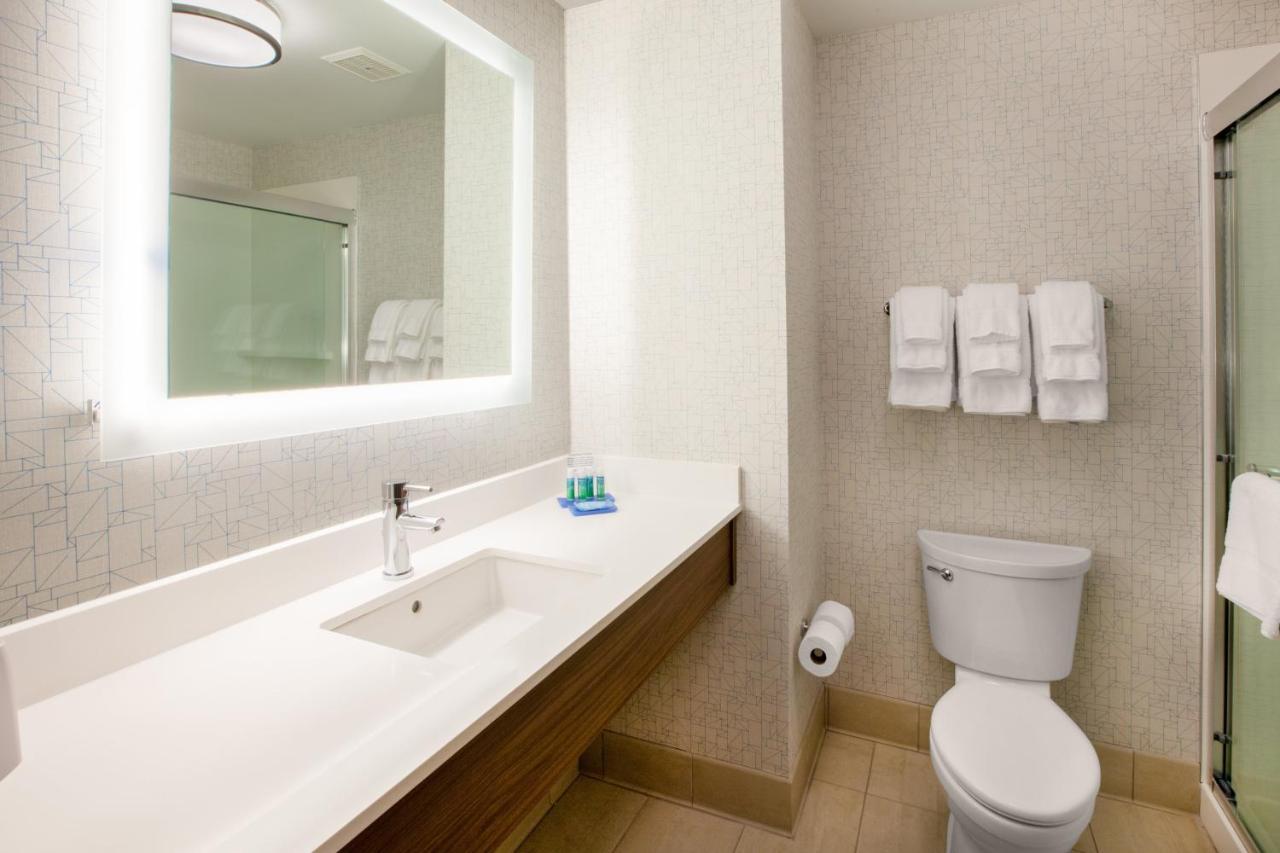 Holiday Inn Express & Suites - Madison West - Middleton By Ihg Dış mekan fotoğraf