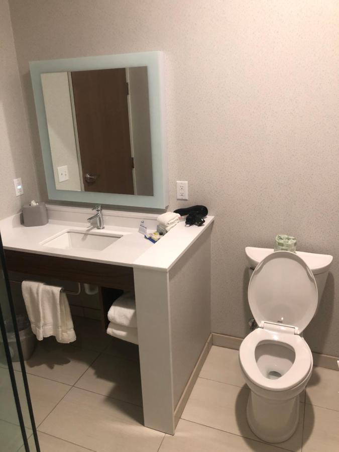 Holiday Inn Express & Suites - Madison West - Middleton By Ihg Dış mekan fotoğraf