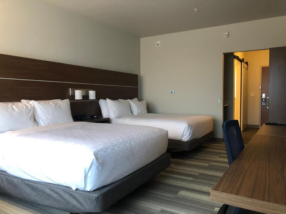 Holiday Inn Express & Suites - Madison West - Middleton By Ihg Dış mekan fotoğraf