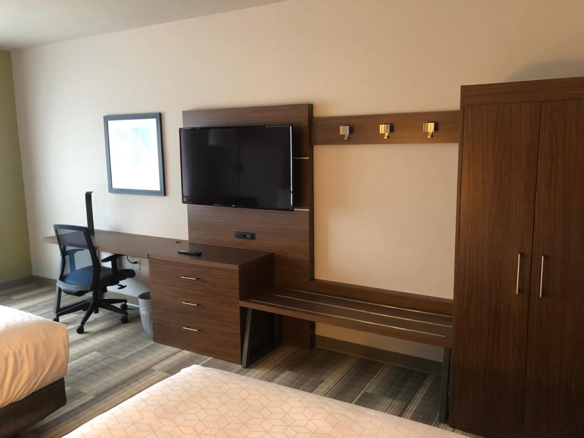 Holiday Inn Express & Suites - Madison West - Middleton By Ihg Dış mekan fotoğraf