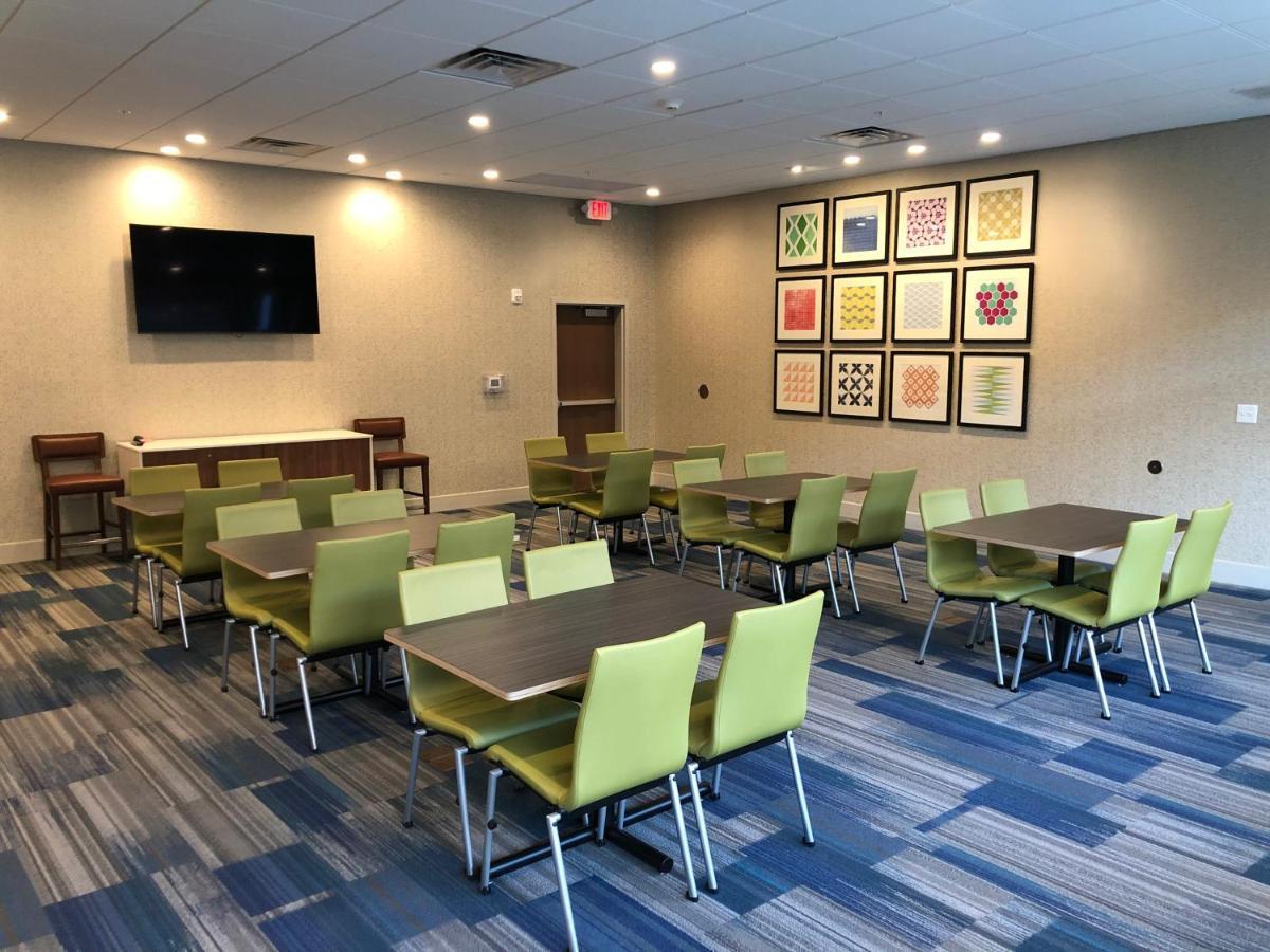 Holiday Inn Express & Suites - Madison West - Middleton By Ihg Dış mekan fotoğraf