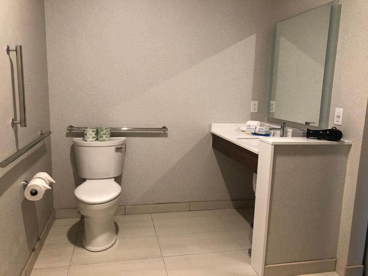Holiday Inn Express & Suites - Madison West - Middleton By Ihg Dış mekan fotoğraf