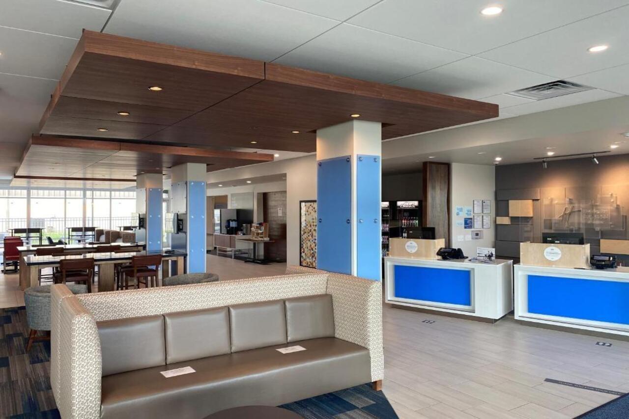 Holiday Inn Express & Suites - Madison West - Middleton By Ihg Dış mekan fotoğraf