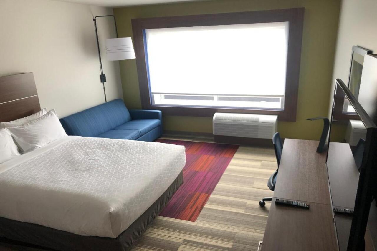 Holiday Inn Express & Suites - Madison West - Middleton By Ihg Dış mekan fotoğraf
