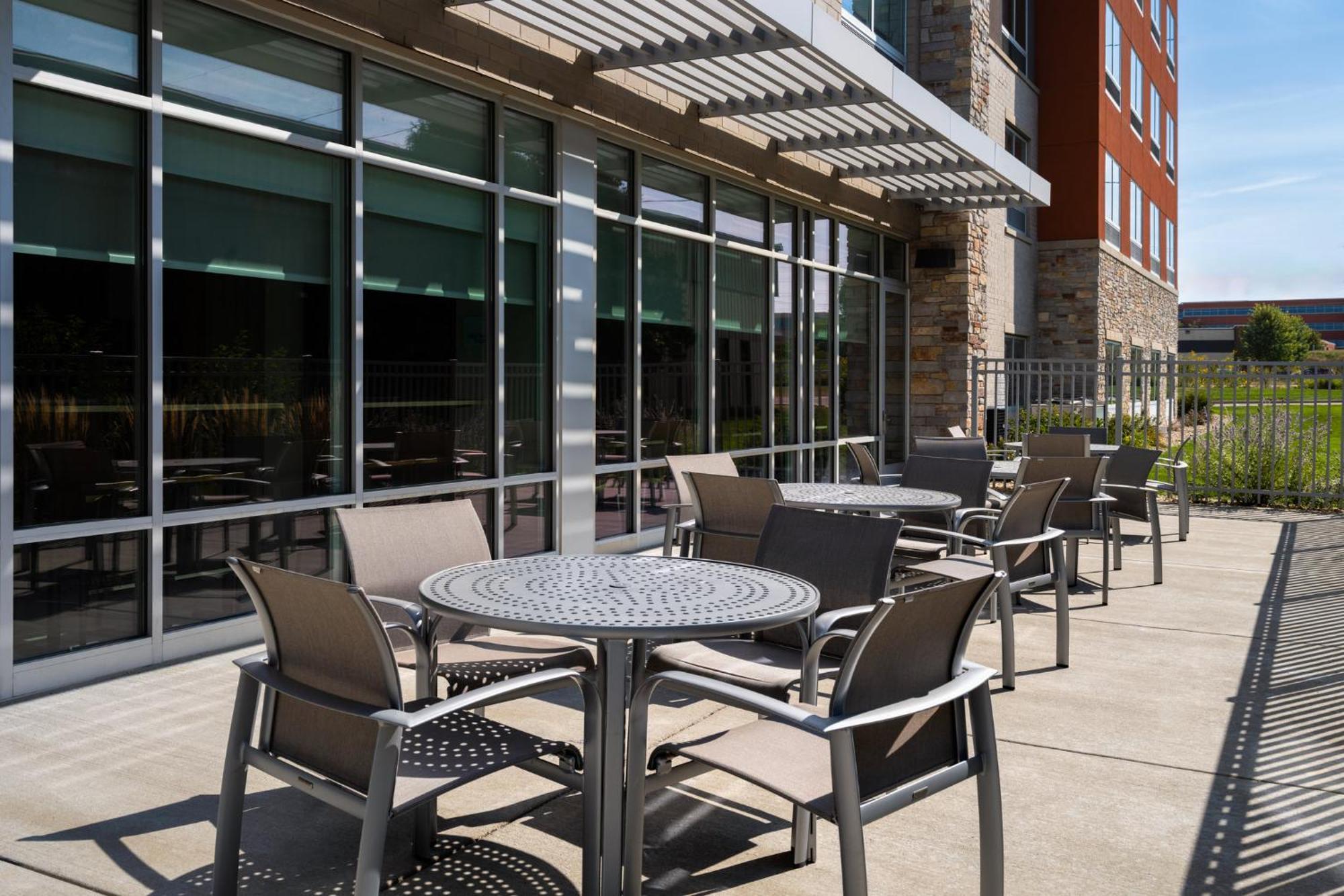 Holiday Inn Express & Suites - Madison West - Middleton By Ihg Dış mekan fotoğraf
