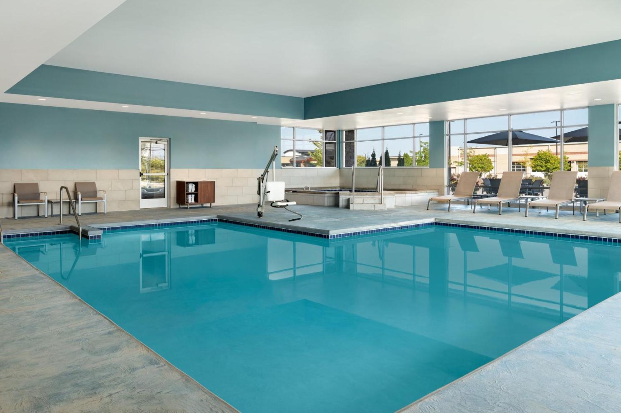Holiday Inn Express & Suites - Madison West - Middleton By Ihg Dış mekan fotoğraf