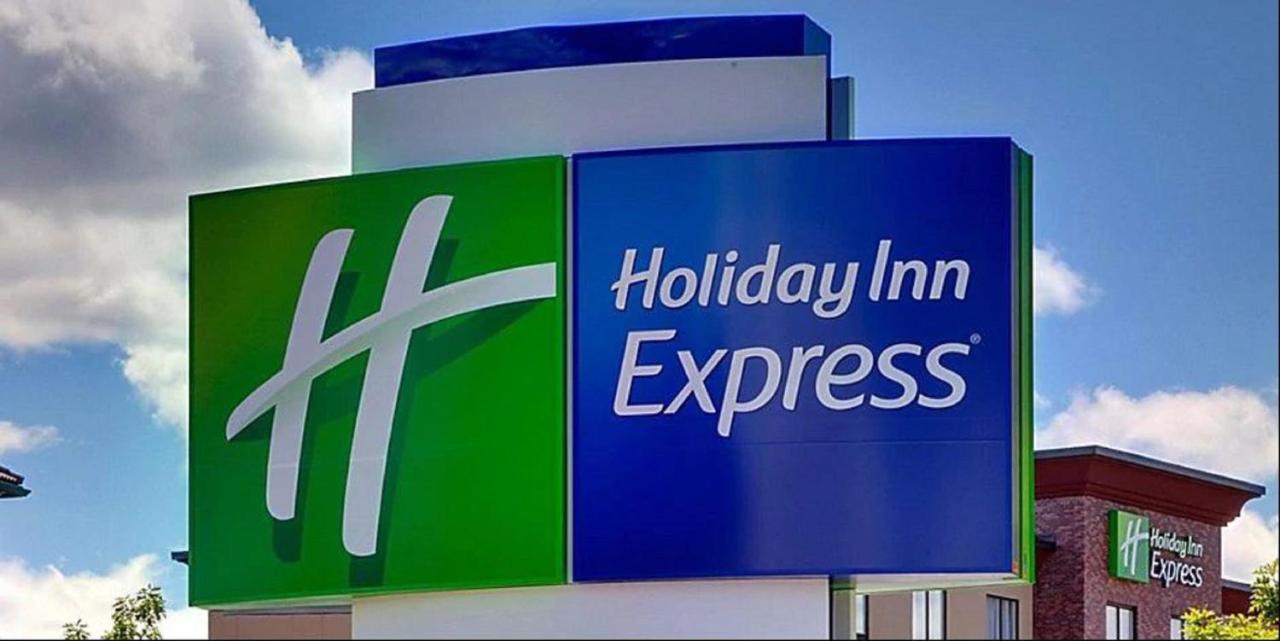 Holiday Inn Express & Suites - Madison West - Middleton By Ihg Dış mekan fotoğraf